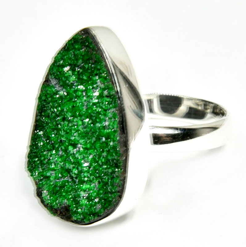 (image for) size 8 Uvarovite ring